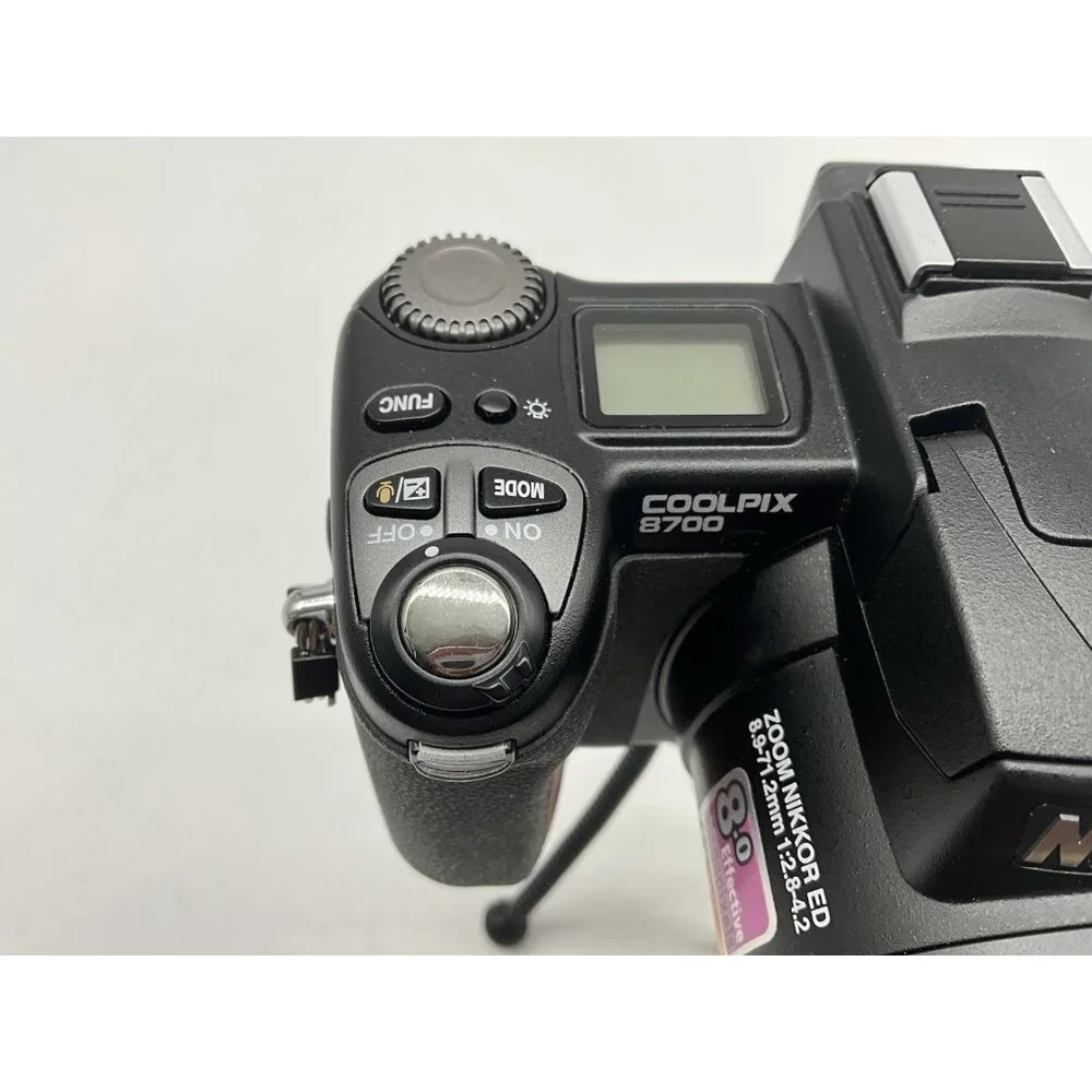 Nikon Coolpix 8700 8MP Digital Camera with 8x Optical Zoom (25515) With Charger